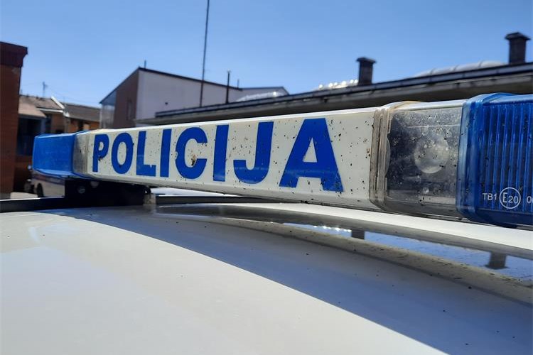 Slika /2020/Policijski auto, logo, rotirka/20200521_093444.jpg